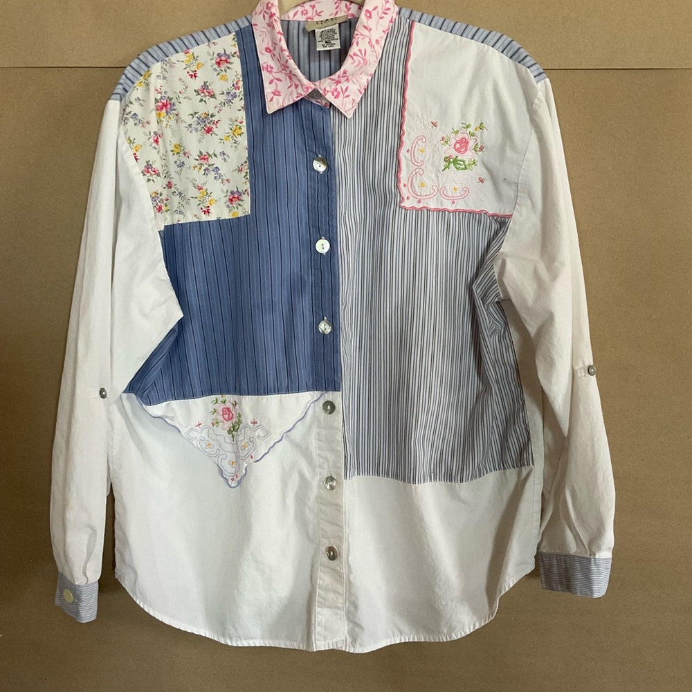Teddi Petite button down shirt. Floral. Stripes. Size PXL